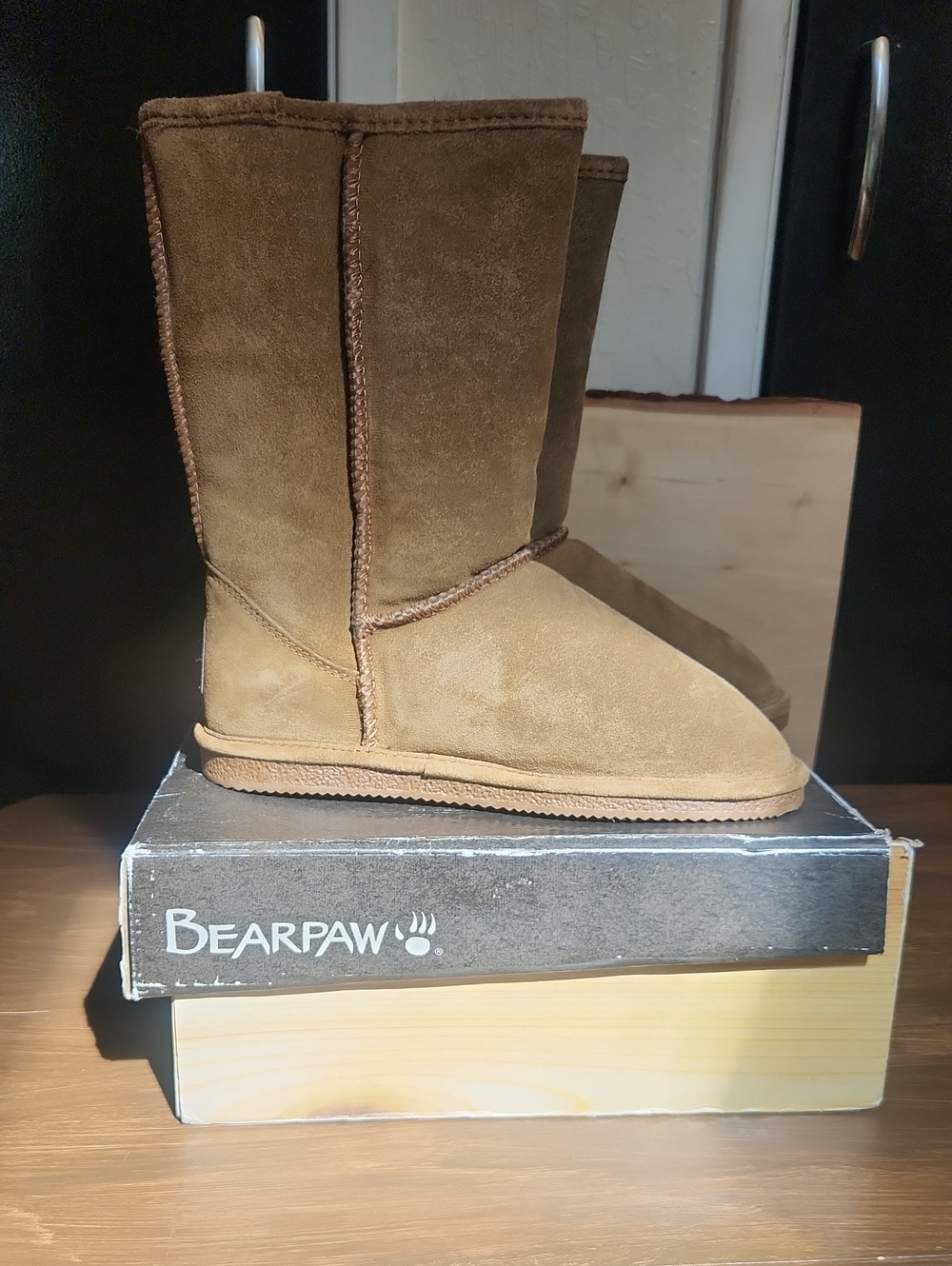 NWT Bearpaw Eva Short Suede Shearling Winter Boots Hickory Brown Women’s Size 9